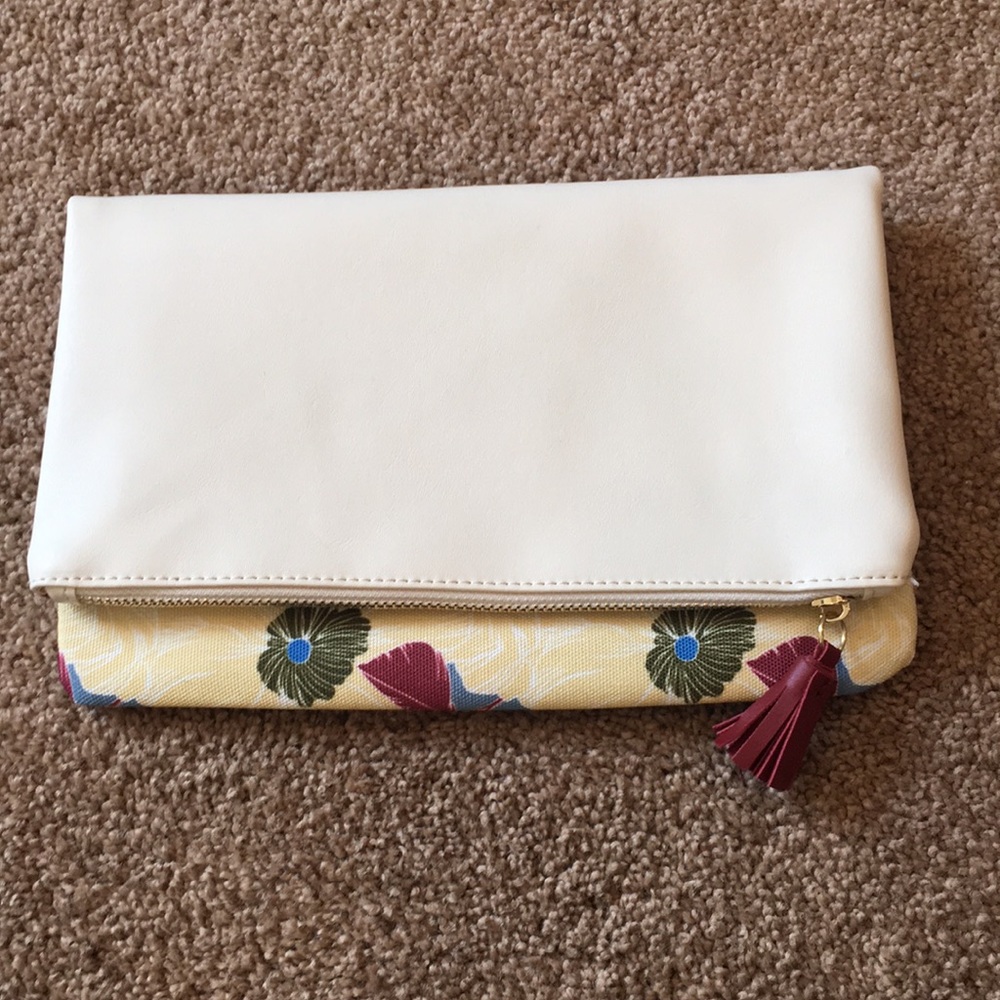 Fold over clutch